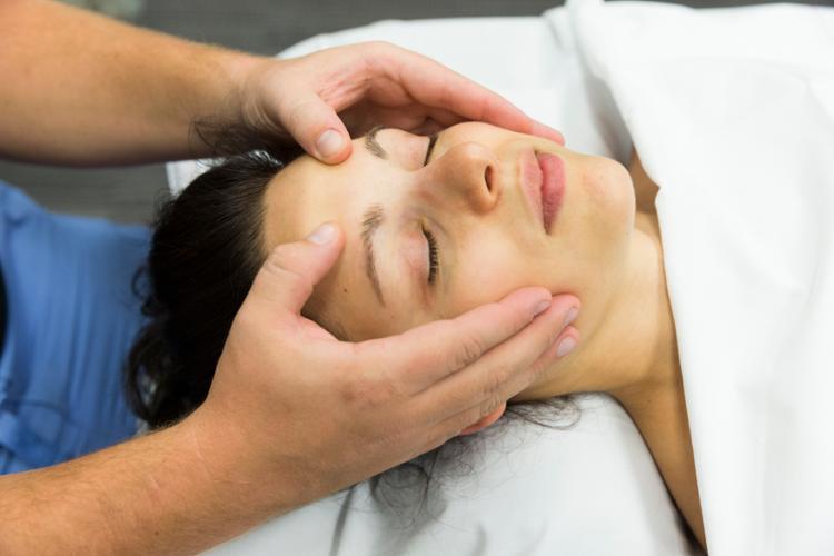 Student giving Massage to Clinic Participant