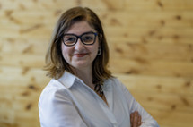 Reka Barabas Headshot