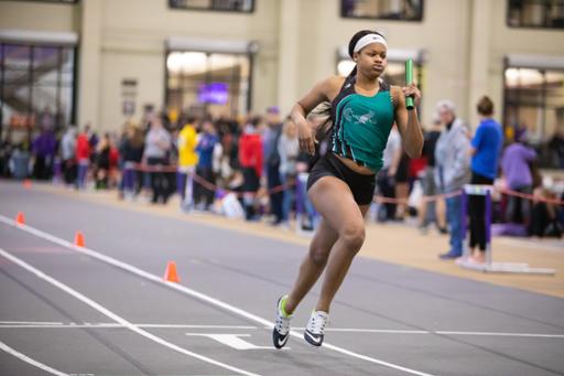 Dayvione Briggs running on the track