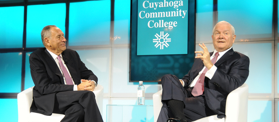 Toby Cosgrove, former CEO and presidnet of Cleveland Clinic, with Robert M. Gates, former U.S. Secretary of Defense