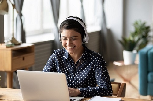 Imagae of woman on a laptop